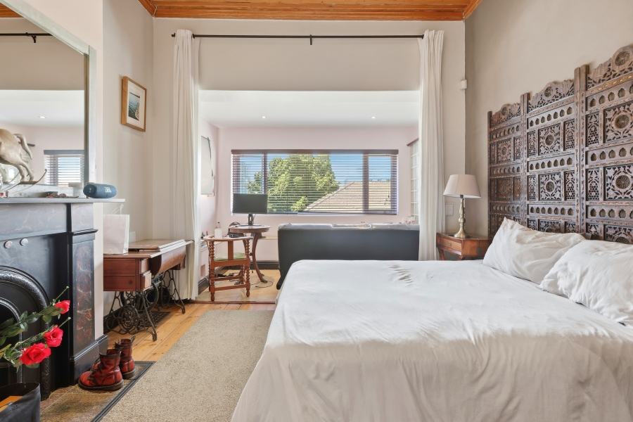 6 Bedroom Property for Sale in Green Point Western Cape